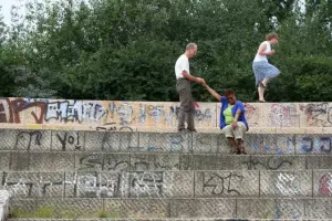 scene in het gorlitzer park.webp